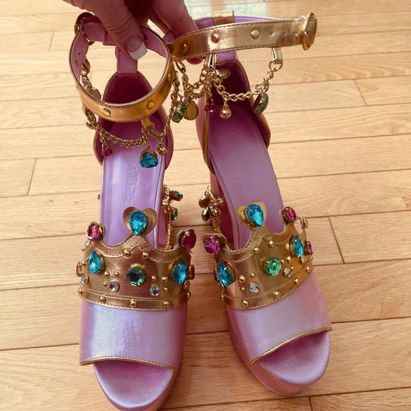 Be a queen! Worn once, crown and jewels platform chunky heel. Size 10. - Picture 2 of 7